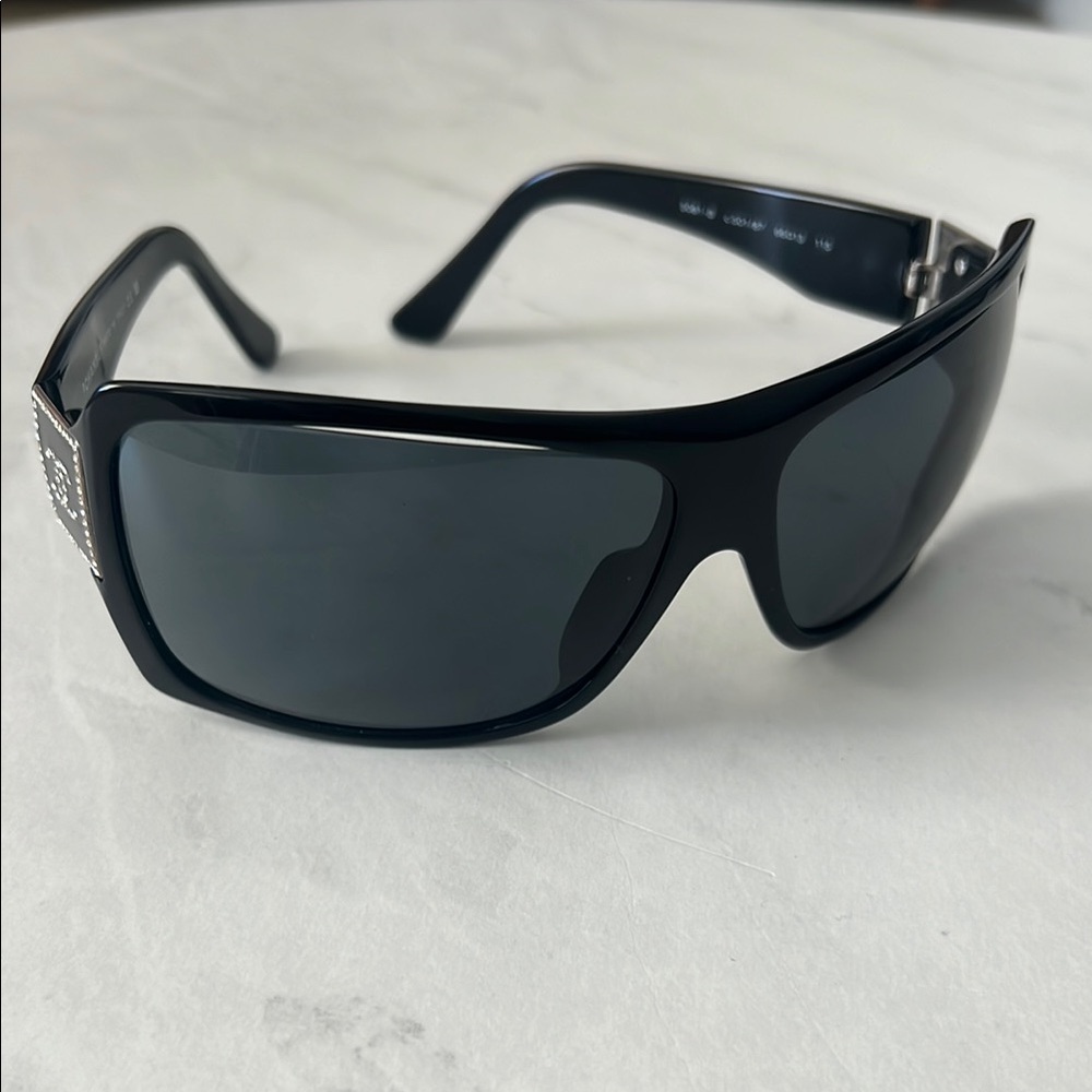 Stylish authentic CHANEL Black Sunglasses with Swarovski crystal logo sides